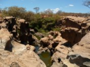 Na época de seca, é possível ver a formação rochosa